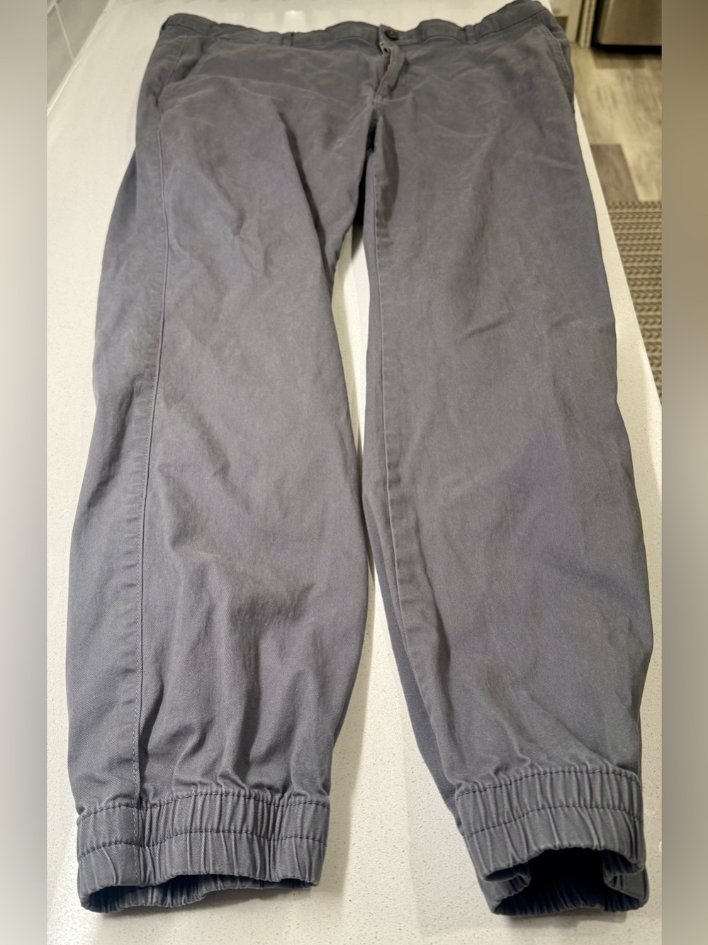 Men's Gray Elastic-Cuff Joggers with Belt loop
